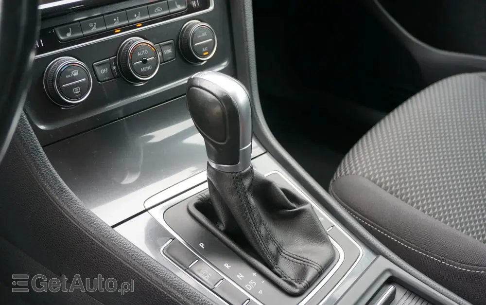 VOLKSWAGEN Golf Variant 1.6 TDI SCR DSG Comfortline