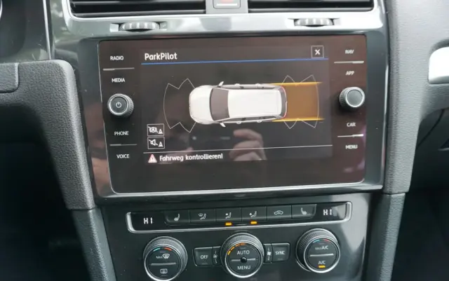 VOLKSWAGEN Golf Variant 1.6 TDI SCR DSG Comfortline