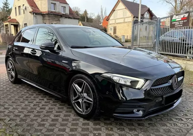 MERCEDES-BENZ Klasa A 180 d 7G-DCT AMG Line