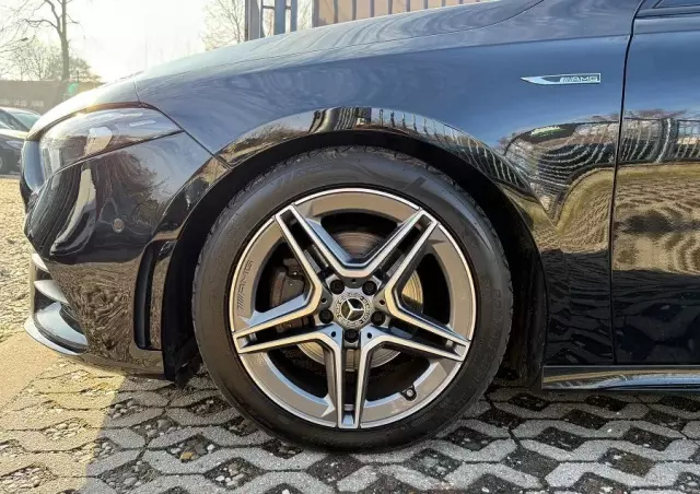 MERCEDES-BENZ Klasa A 180 d 7G-DCT AMG Line
