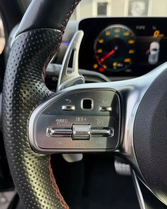 MERCEDES-BENZ Klasa A 180 d 7G-DCT AMG Line