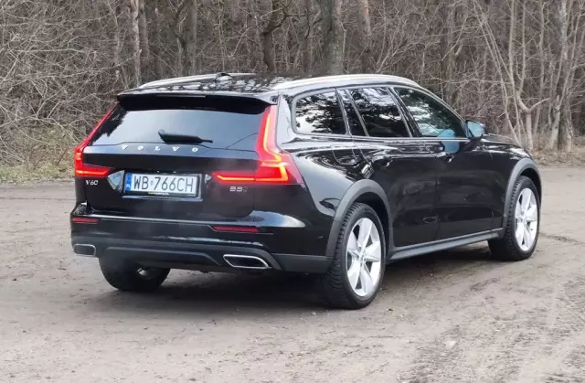 VOLVO V60 2.0 T5 (250 KM) AWD Automatic