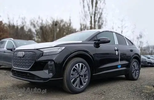 AUDI Q4 