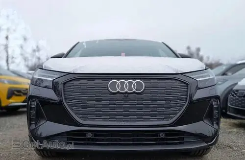 AUDI Q4 