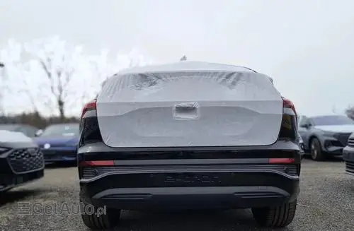 AUDI Q4 