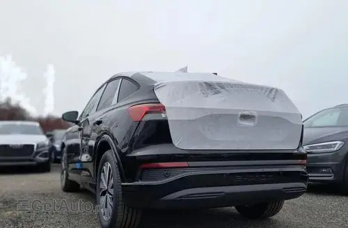 AUDI Q4 