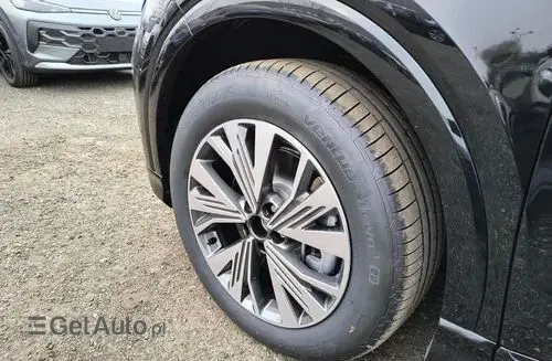 AUDI Q4 