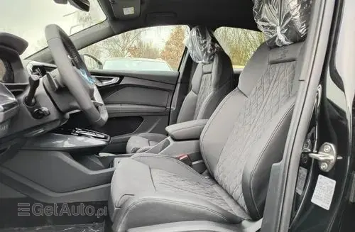 AUDI Q4 