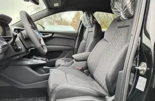 AUDI Q4 
