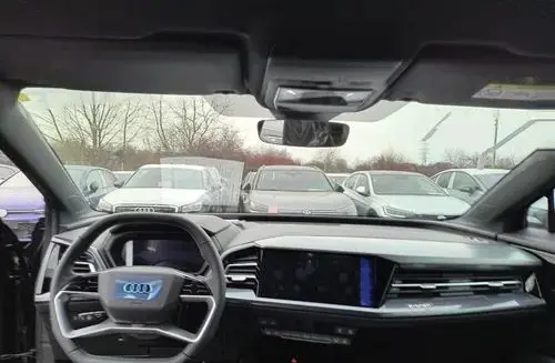 AUDI Q4 