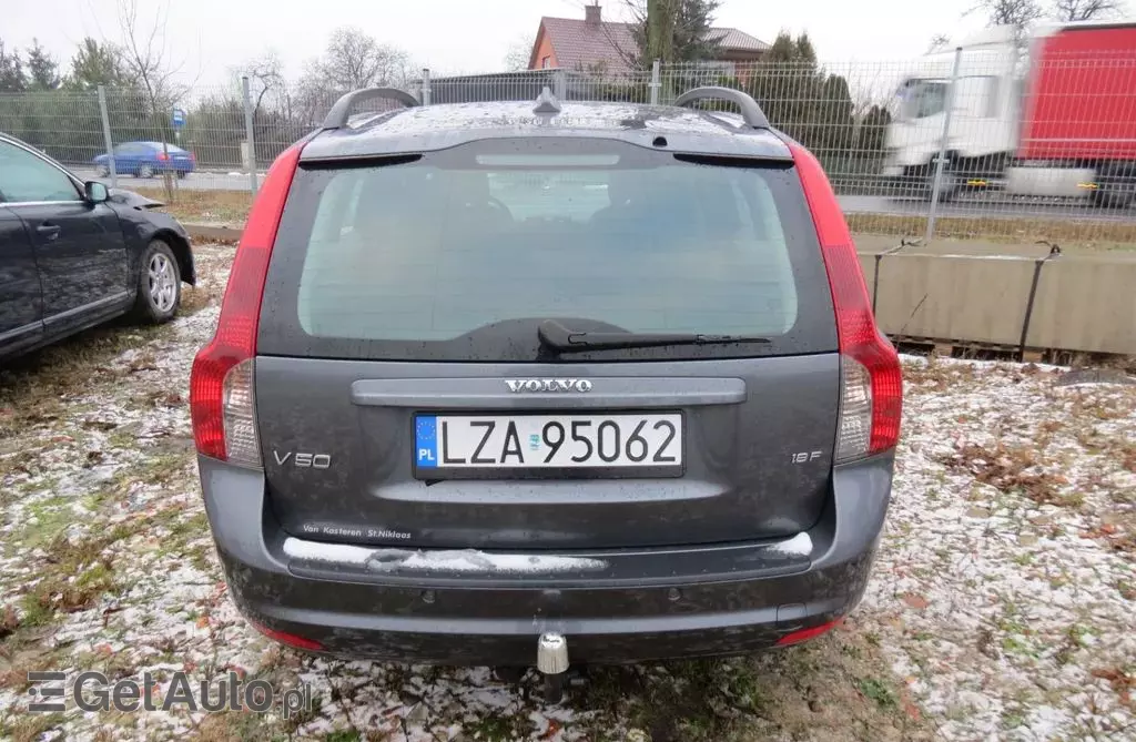 VOLVO V50 