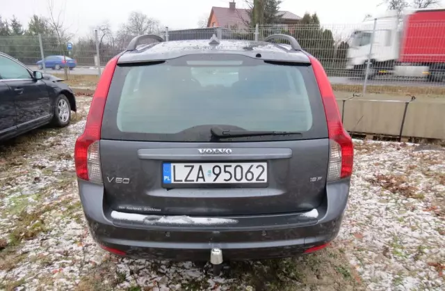 VOLVO V50 