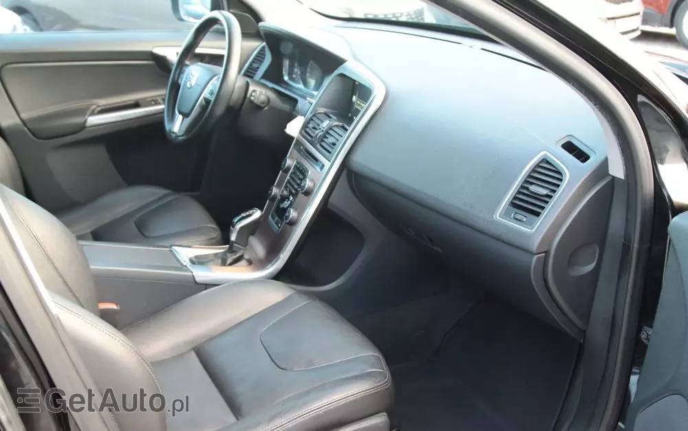 VOLVO XC 60 D4 Drive-E Momentum