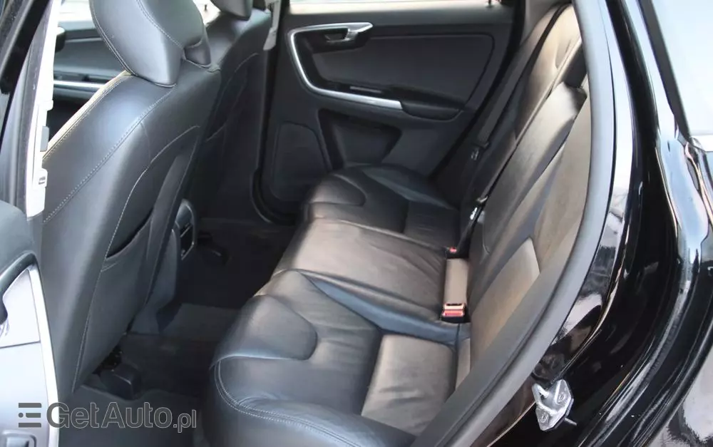 VOLVO XC 60 D4 Drive-E Momentum