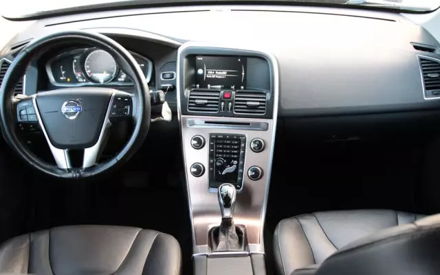 VOLVO XC 60 D4 Drive-E Momentum