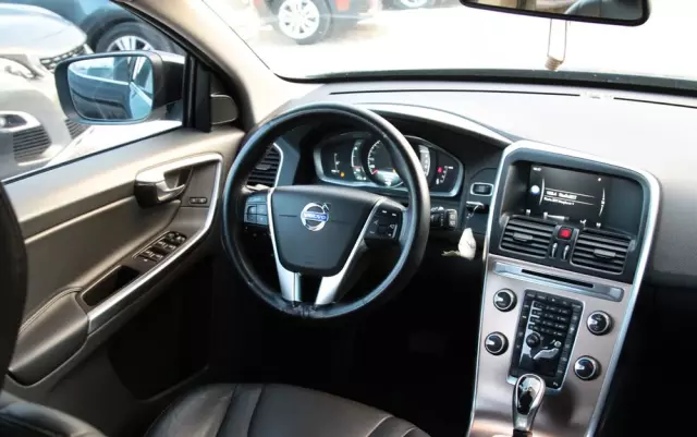 VOLVO XC 60 D4 Drive-E Momentum