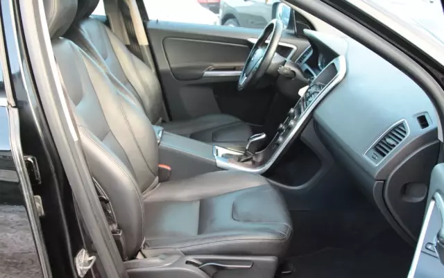 VOLVO XC 60 D4 Drive-E Momentum