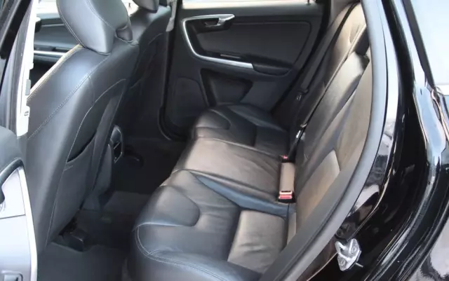 VOLVO XC 60 D4 Drive-E Momentum