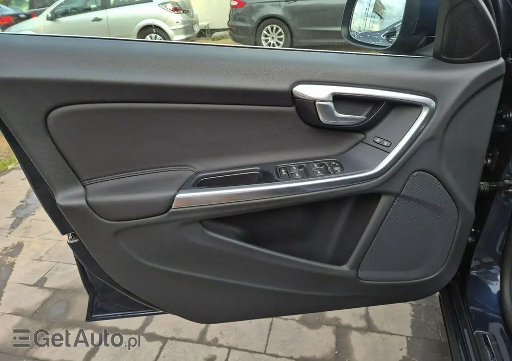VOLVO V60 D3 Geartronic Momentum