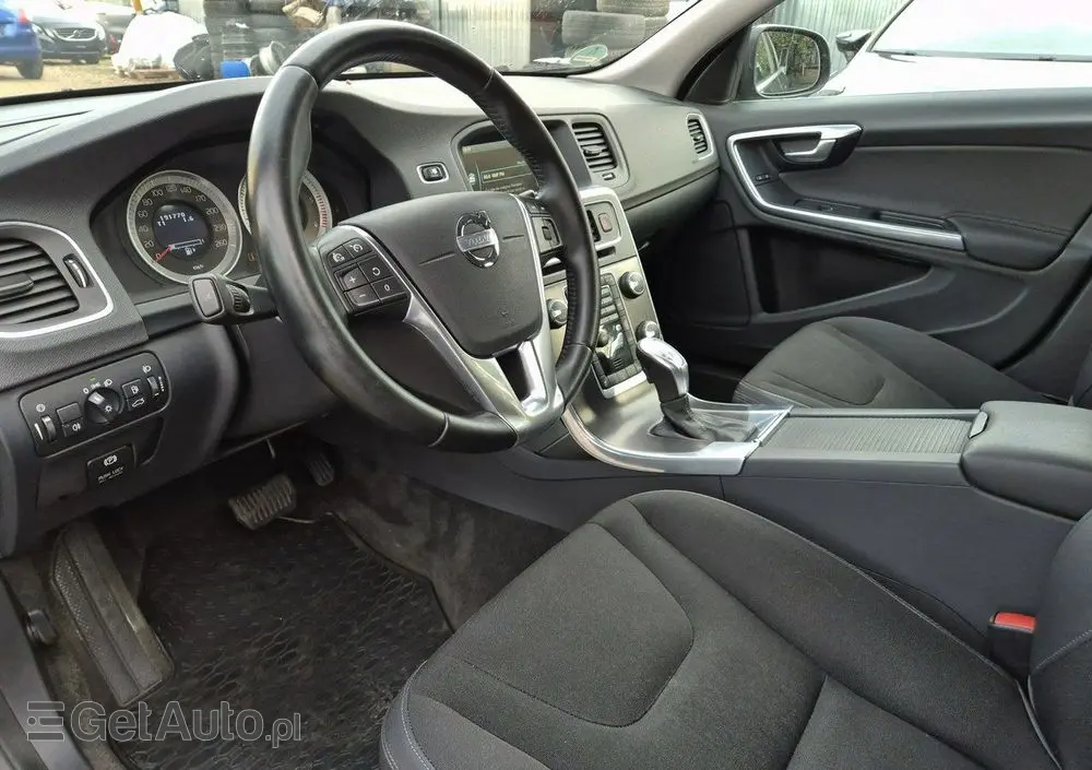 VOLVO V60 D3 Geartronic Momentum