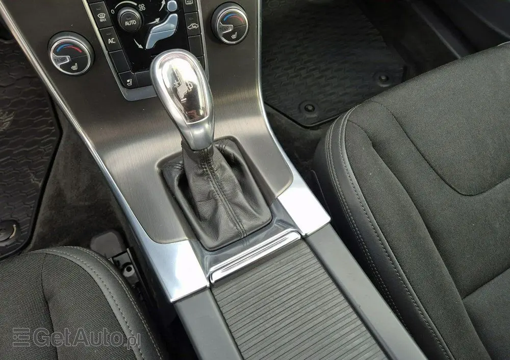 VOLVO V60 D3 Geartronic Momentum