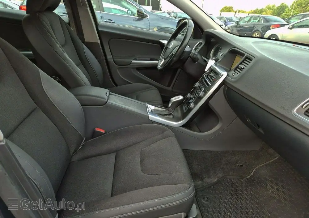 VOLVO V60 D3 Geartronic Momentum