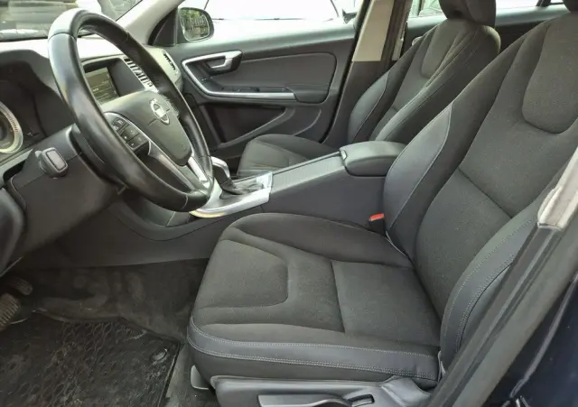 VOLVO V60 D3 Geartronic Momentum
