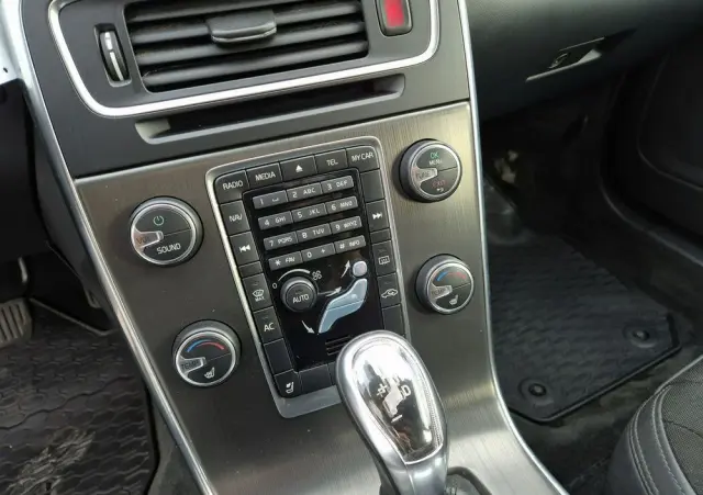 VOLVO V60 D3 Geartronic Momentum