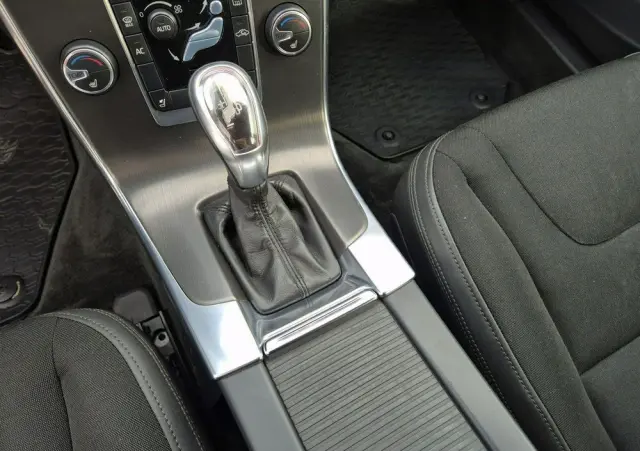 VOLVO V60 D3 Geartronic Momentum