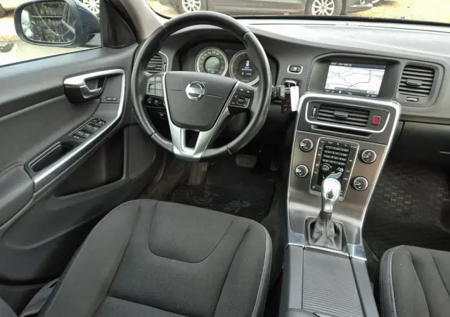 VOLVO V60 D3 Geartronic Momentum