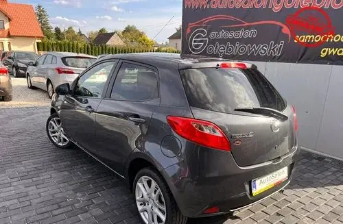 MAZDA 2 
