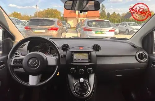 MAZDA 2 