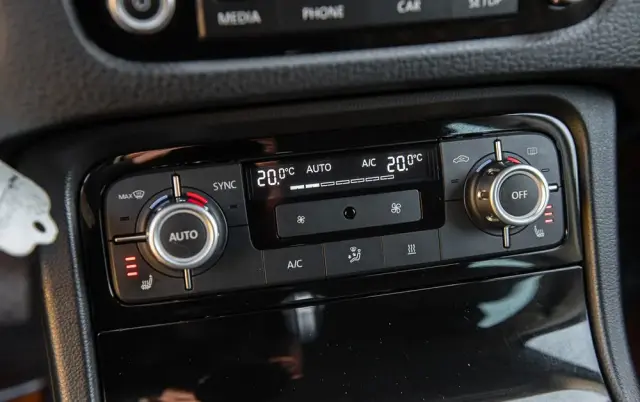 VOLKSWAGEN Touareg 3.0 V6 TDI SCR Blue Motion DPF Automatik Executive Edition