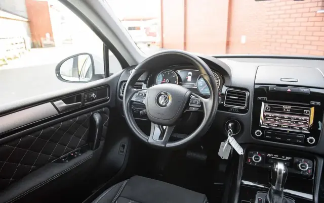 VOLKSWAGEN Touareg 3.0 V6 TDI SCR Blue Motion DPF Automatik Executive Edition