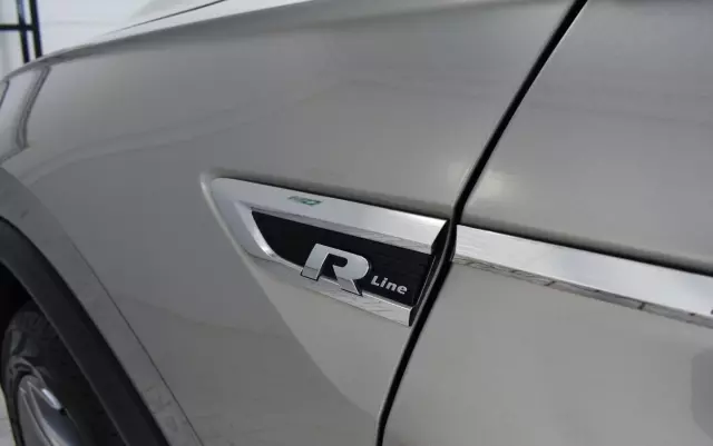 VOLKSWAGEN Tiguan 2.0 TDI SCR R-Line