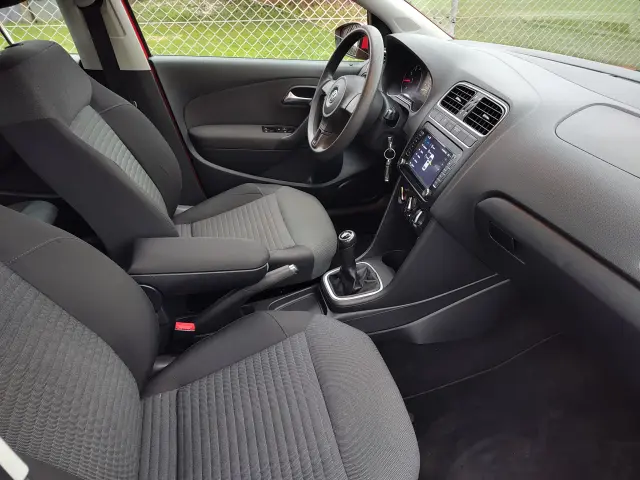 VOLKSWAGEN Polo Comfortline