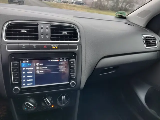 VOLKSWAGEN Polo Comfortline