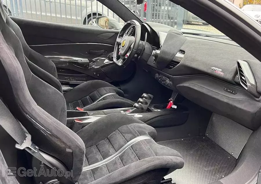 FERRARI 488 Pista 