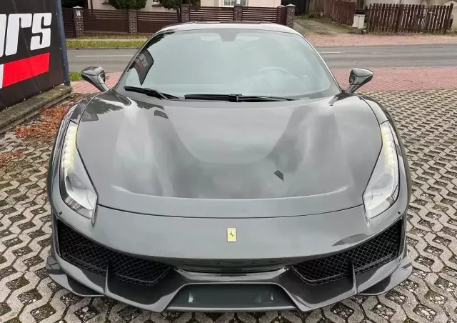 FERRARI 488 Pista 