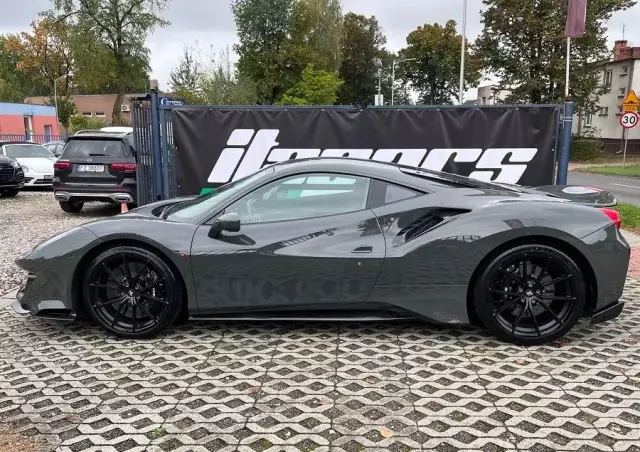 FERRARI 488 Pista 