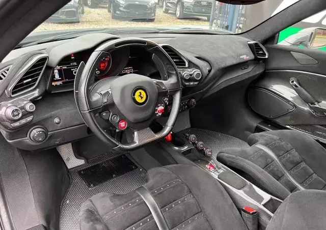 FERRARI 488 Pista 