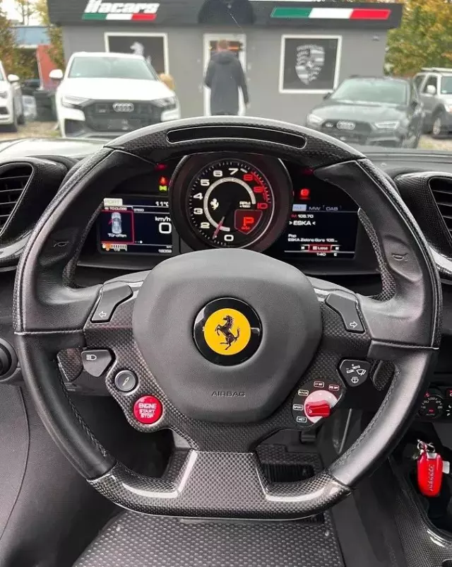 FERRARI 488 Pista 