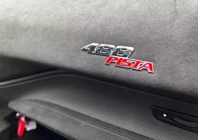 FERRARI 488 Pista 