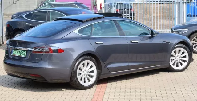 TESLA Model S Long Range Plus