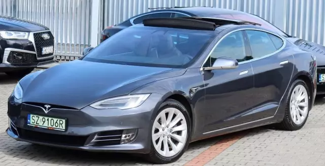 TESLA Model S Long Range Plus