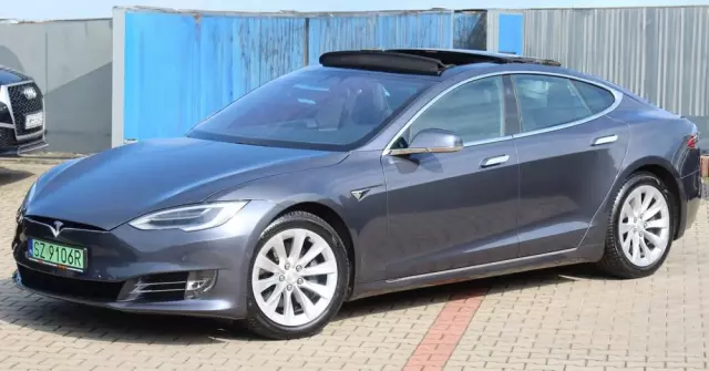 TESLA Model S Long Range Plus