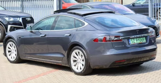 TESLA Model S Long Range Plus