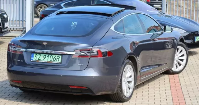 TESLA Model S Long Range Plus