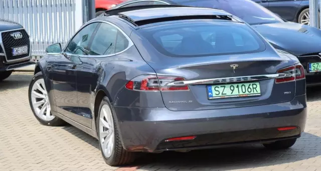 TESLA Model S Long Range Plus
