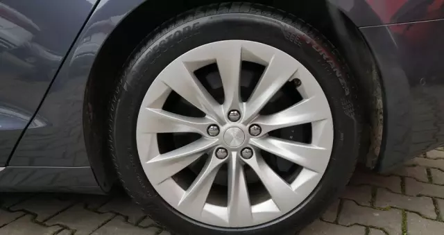 TESLA Model S Long Range Plus